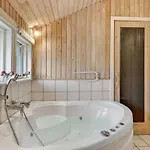 Hjalmar - 400m From The Sea By Interhome *