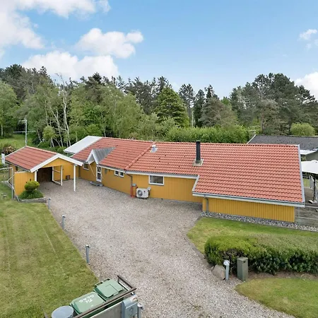 Hjalmar - 400m From The Sea By Interhome