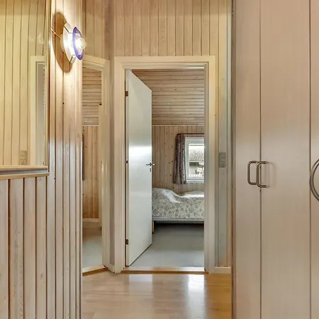 Hébergement de vacances Hjalmar - 400m From The Sea By Interhome